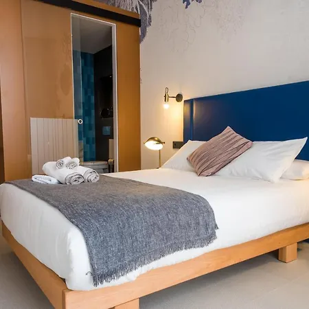 Welldone Quality - Crystal Pool Hotel Seville