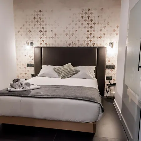 Welldone Quality - Crystal Pool Hotel Seville