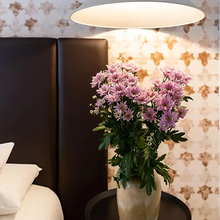 Welldone Quality - Crystal Pool Hotel 2*