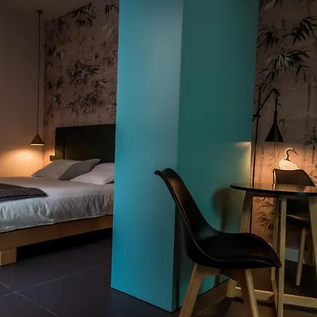 Welldone Quality - Crystal Pool Hotel Sevilha