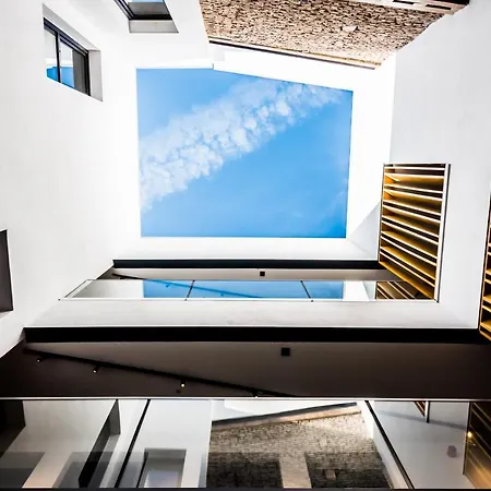 Welldone Quality - Crystal Pool Отель