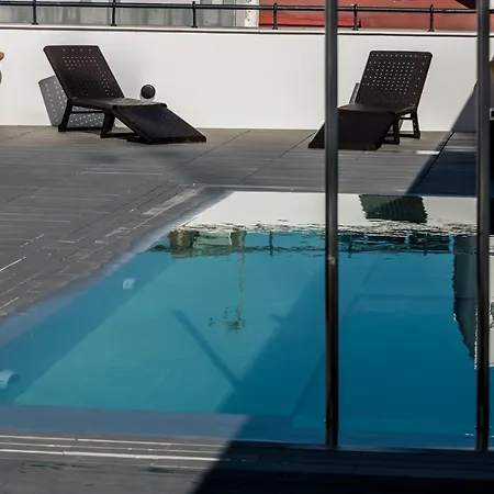 Welldone Quality - Crystal Pool Отель