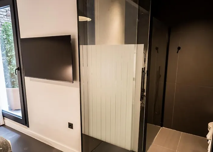 Hotel Welldone Quality - Crystal Pool