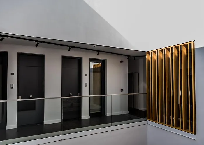 Welldone Quality - Crystal Pool Hotel