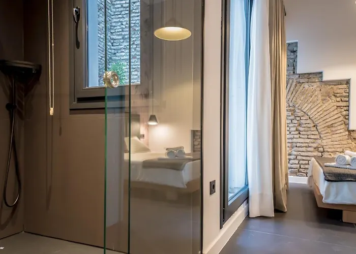 Welldone Quality - Crystal Pool Hotel