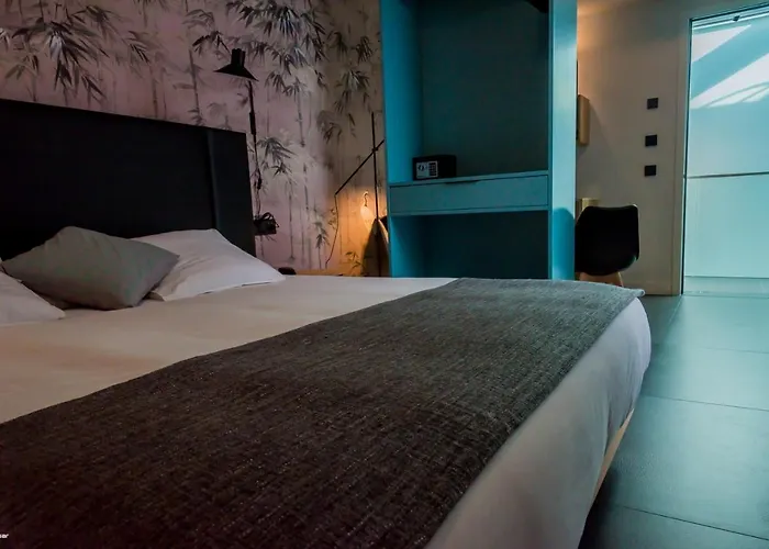 Hotel Welldone Quality - Crystal Pool