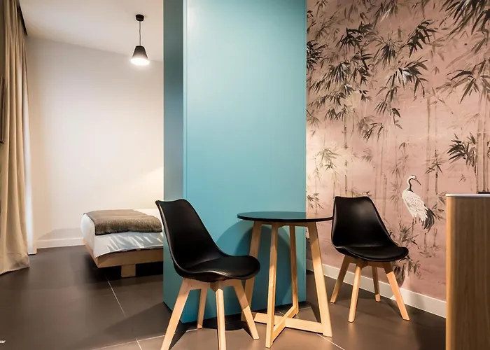 Welldone Quality - Crystal Pool Hotel 2*