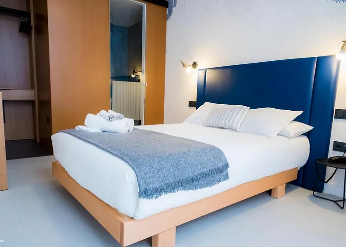 Welldone Quality - Crystal Pool Hotel