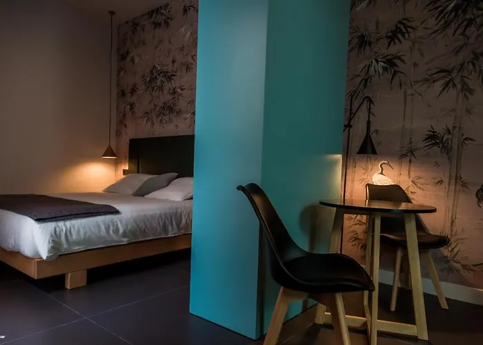 Welldone Quality - Crystal Pool Hotel Sevilha