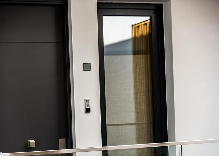 Welldone Quality - Crystal Pool Hotel