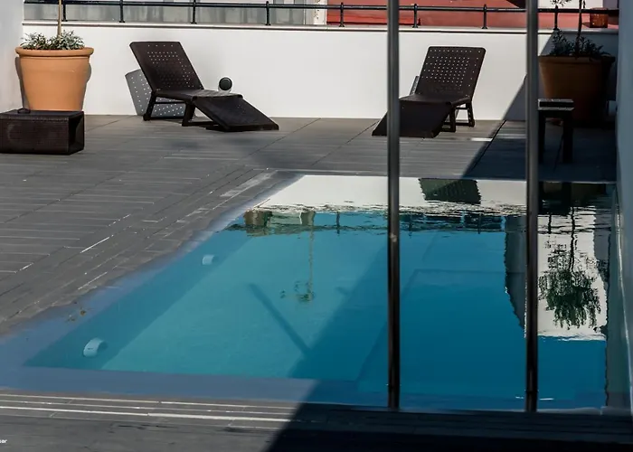 Welldone Quality - Crystal Pool Hotel