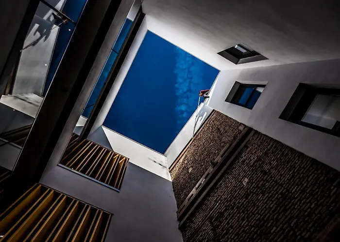 Welldone Quality - Crystal Pool Sevilha