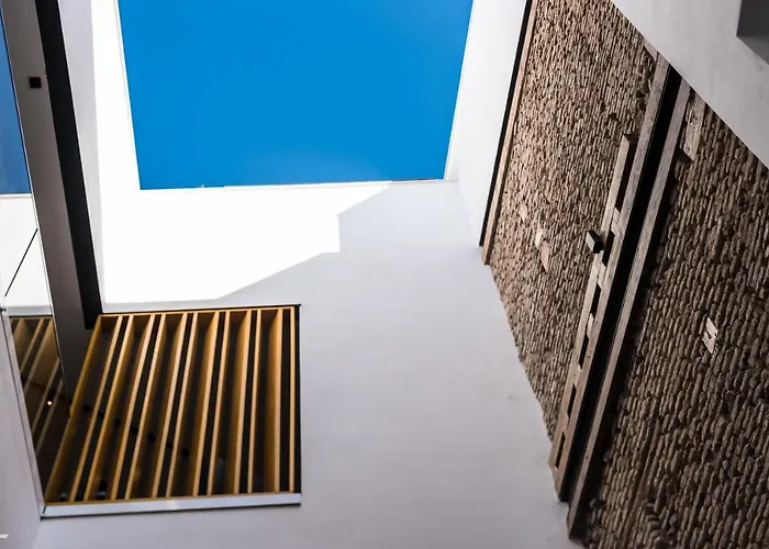 Welldone Quality - Crystal Pool 2* Sevilha