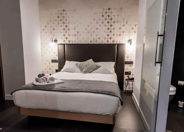 Welldone Quality - Crystal Pool Hotel Sevilha