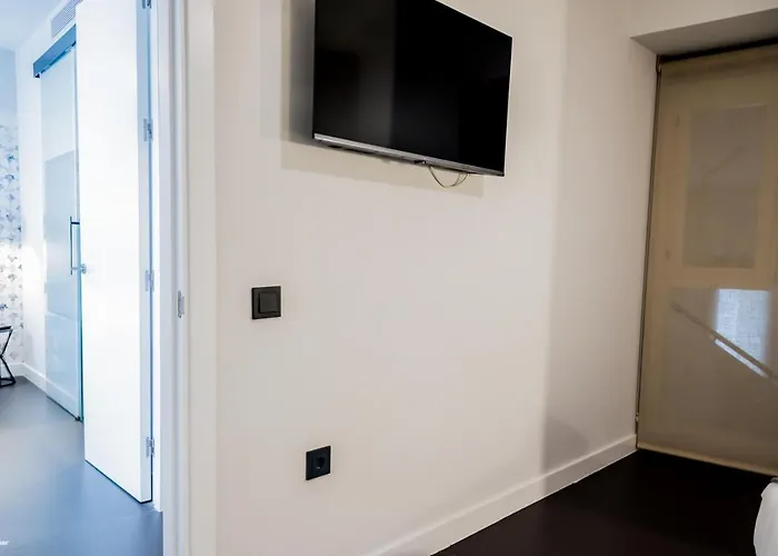 Welldone Quality - Crystal Pool 2* Sevilha