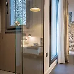 Welldone Quality - Crystal Pool Hotel