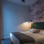 Welldone Quality - Crystal Pool Hotel 2*